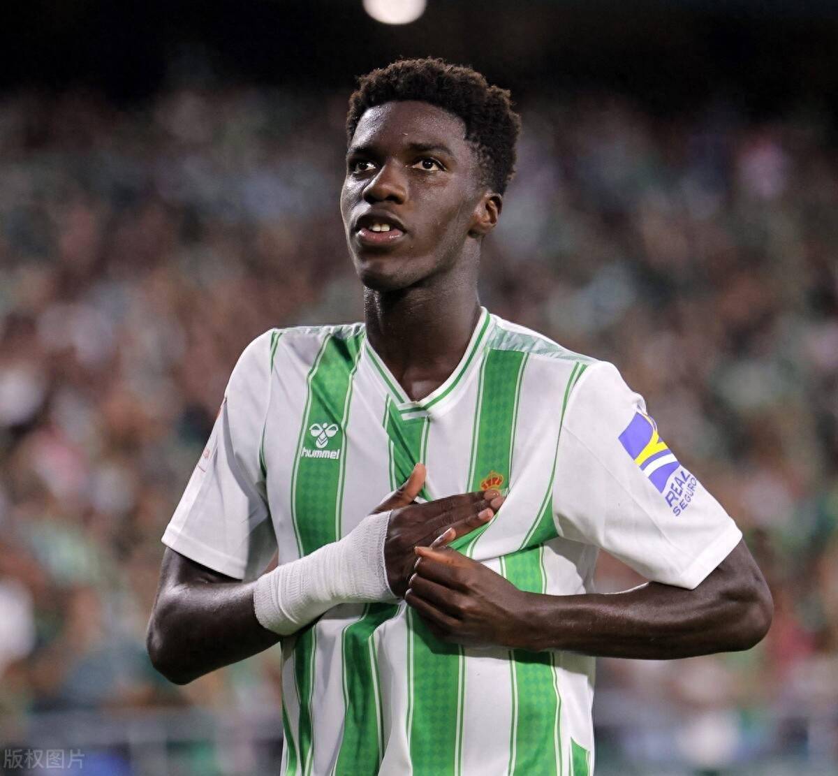 关于国际比赛日全明星赛传出新动向,瓦伦西亚止住颓势,管理层表态:压力陡增,球队文化再被提及的信息 关于国际比赛日全明星赛传出新动向,瓦伦西亚止住颓势,管理层表态:压力陡增,球队文化再被提及的信息