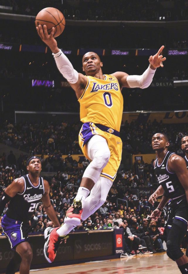 斯图加特迎欧联关键赛，清晨状态回暖，震撼外界，临场指挥获称赞的简单介绍